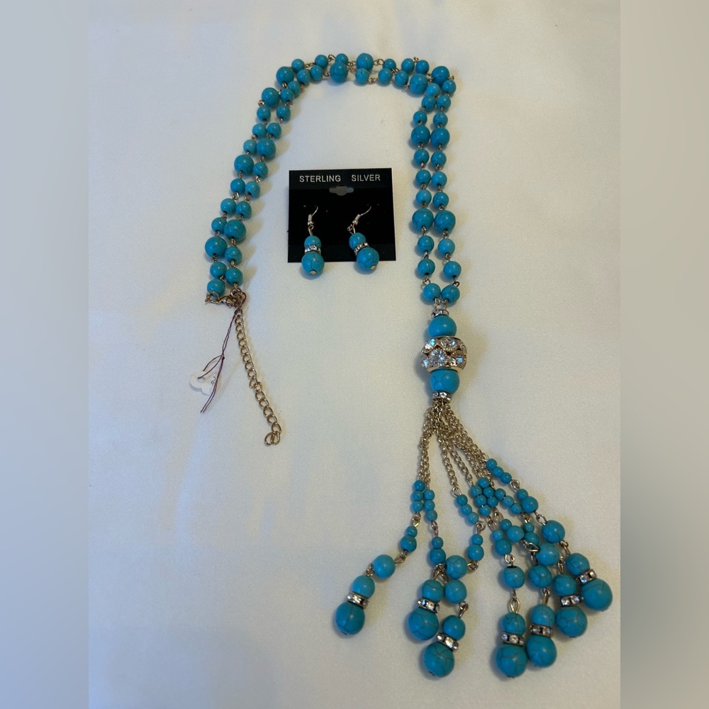 NWT Turquoise/Rhinestone Necklace w/ matching Earrings-Beautiful with any outfit